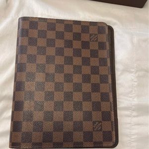 Louis Vuitton DE desk agenda